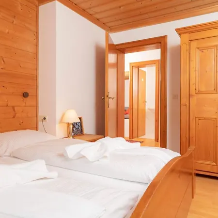 Bernhofer * Σάαλμπαχ-Χίντεργκλεμ